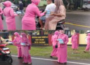 Polsek Paguyaman Libatkan Bhayangkari Untuk Tebar Berkah Ramadhan Di Jalur Trans Sulawesi, Bagikan Takjil untuk Masyarakat