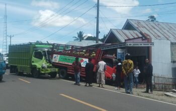 Tabrakan Beruntun Di Bumela! Truk LPG Hantam Rumah Warga Usai Ditabrak Dari Belakang
