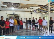 Dina Hodio Tindaklanjuti Aspirasi Warga, Serahkan Sajadah untuk Masjid Darusalam Kotaraja