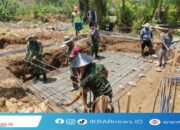 Personel Kodim 1314/Gorut Bersama Warga Semangat Bangun Jembatan Garuda di Desa Kasia