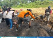 Semangat Ibu-Ibu Warnai TMMD Wonosegoro : Dari Cangkul Sederhana untuk Jalan Masa Depan Desa