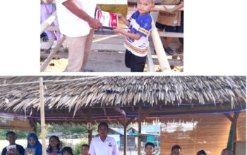 Romi Dehiyo Koordinir Aksi HMC Salurkan Buku dan Alat Tulis di Desa Dulupi